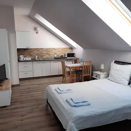 Praski Dom Bed & Breakfast Sienno