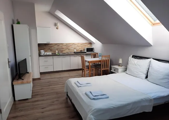 Praski Dom Bed & Breakfast Sienno